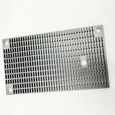 プロセッサの耳CPUの溝のアルミニウム ラジエーターが付いている産業制御計算機の破片