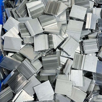 窓のために機械で造る陽極酸化された注文アルミニウム放出のプロフィール