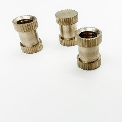 FMの真鍮のコネクターの付属品を配管するためにねじで締まる真鍮のニップルの付属品